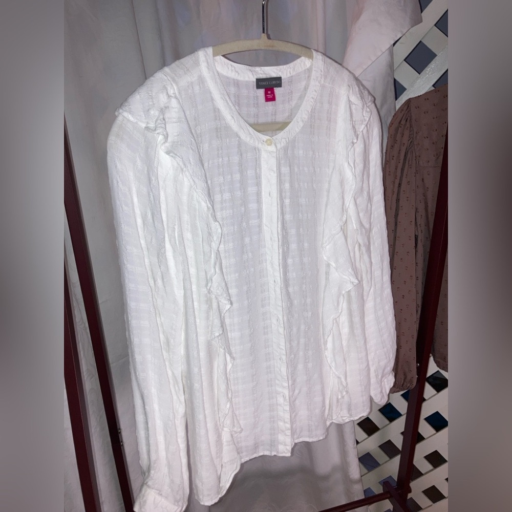 Vince Camuto sz M white blouse tone on tone plaid design throughout fabric